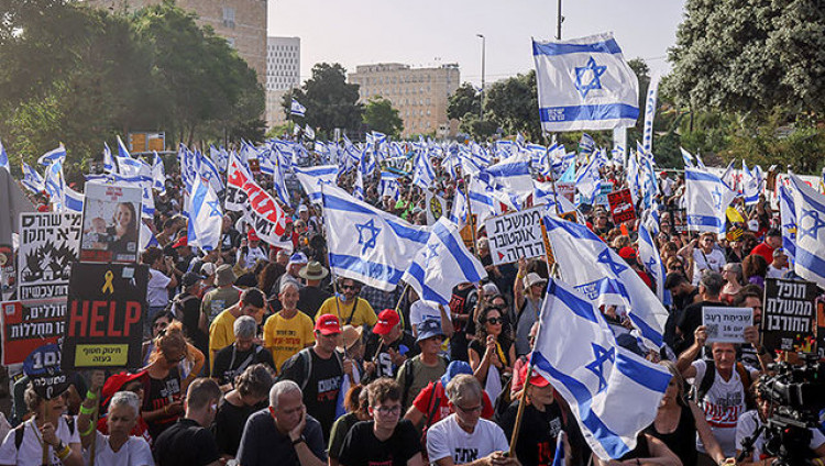 Возле здания израильского парламента проходит многотысячная антиправительственная демонстрация