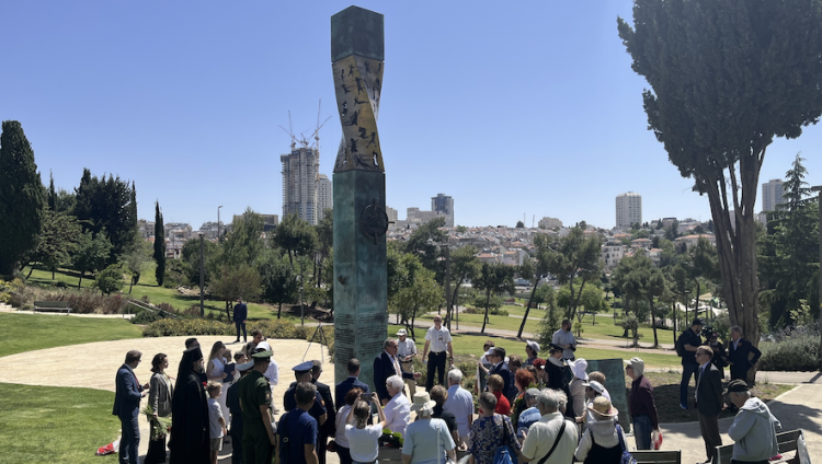 Послы РФ, Белоруссии и Казахстана возложили венки к монументу «Свеча памяти» в Иерусалиме